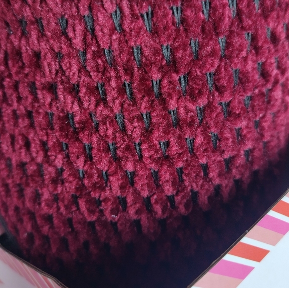 Totes Toasties Women' s Memory Foam Slippers XL ( 9/10) Wine Faux Fur NEW IN BOX - Picture 6 of 10